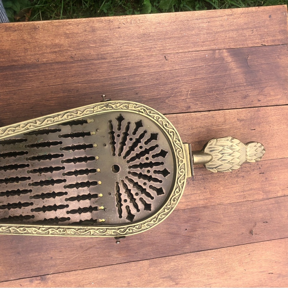 Vintage MCM Brass Fireplace Screen Pineapple - Picture 13 of 16